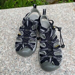 Keen closed tow sandals